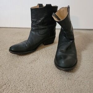 Frye Women's Billy Short Pull-On Boot Distressed Black Leather Size 7.5